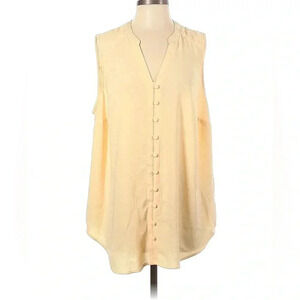 torrid Cream Sleeveless Button-Front V-Neck Blouse